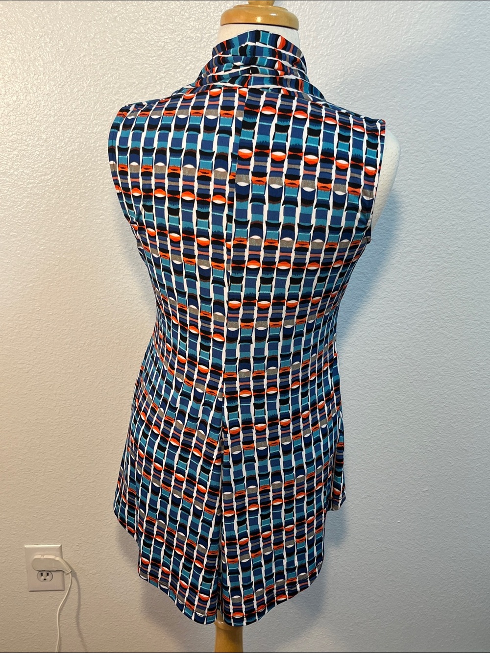 Philosophy Republic Clothing Women's Geometric Print Sleeveless Hi-Low Blouse. - Picture 4 of 7